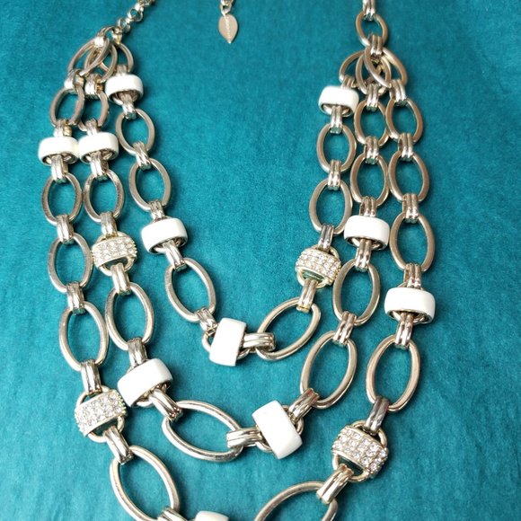 2/20$ Coldwater creek gold tone rhinestones and white 3 strands - Picture 2 of 7